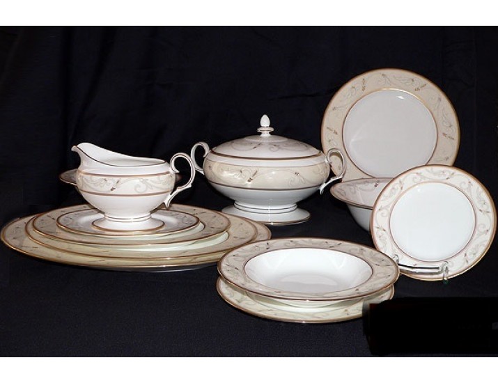 Обеденный сервиз на 12 персон 73 предмета Noritake Marteza