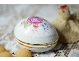 Бонбоньерка-яйцо 16см Hollohaza Hajnalka декор 1803 Бонбоньерка-яйцо 16см Hollohaza Hajnalka декор 1803