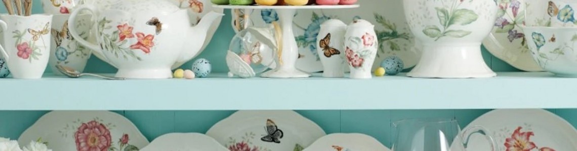 Бабочки на лугу, Lenox, США Бабочки на лугу, Lenox, США