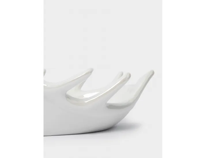 Блюдо декоративное 26х16х10 см белое перламутр Anna Lafarg Олень Maral grey