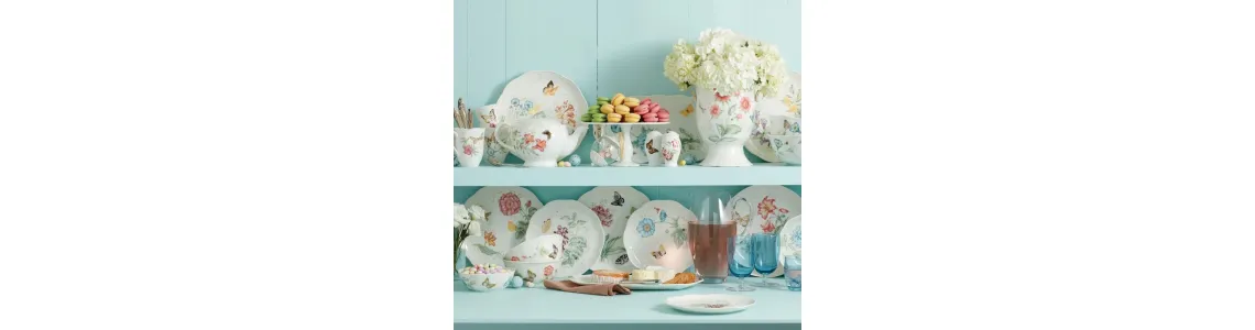 Бабочки на лугу, Lenox, США