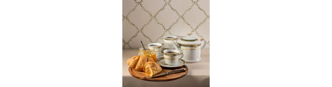 Фрукты на зелёной ленте Leander декор 0711 Чехия