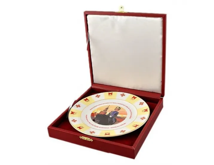 Тарелка десертная 19см Leander Гусар в подарочной упаковке 